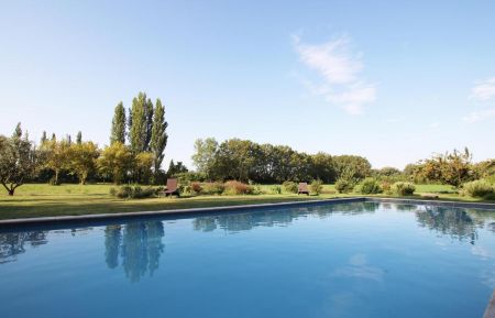 G&icirc;te n&deg;13G190309 Moll&eacute;g&egrave;s - Bouches-du-Rh&ocirc;ne - Piscine