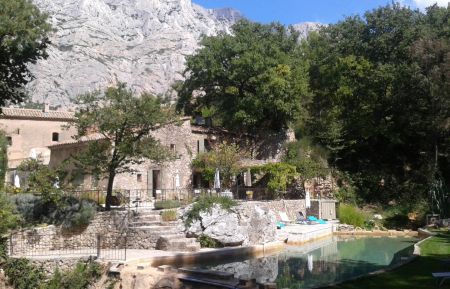 G&icirc;te n&deg;13G130619 Saint-Antonin-sur-Bayon - Bouches-du-Rh&ocirc;ne - La piscine 20 m&egrave;tres de long