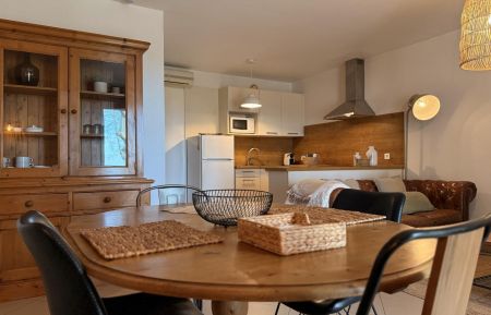 G&icirc;te n&deg;13G950204 Fontvieille - Bouches-du-Rh&ocirc;ne - Salle a manger
