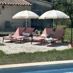 Transat au bord de la piscine